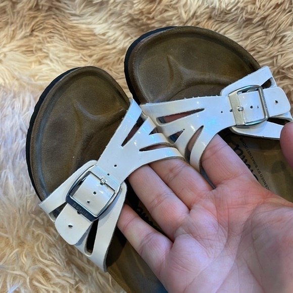BIRKENSTOCK | Betula | Single Strap Patent Leather White Sandals | Size 38 - Picture 7 of 9